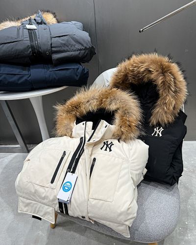 MLB Cream New York Yankees Hooded Parka